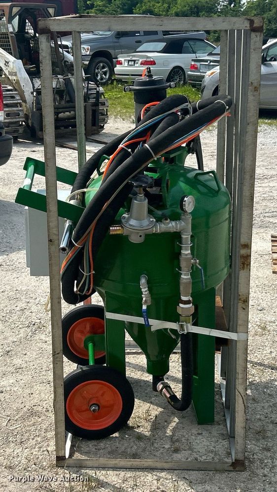 image for item EK8224 Mobile Blasting sand blaster