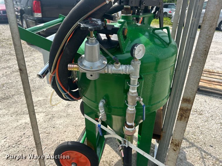 image for item EK8224 Mobile Blasting sand blaster