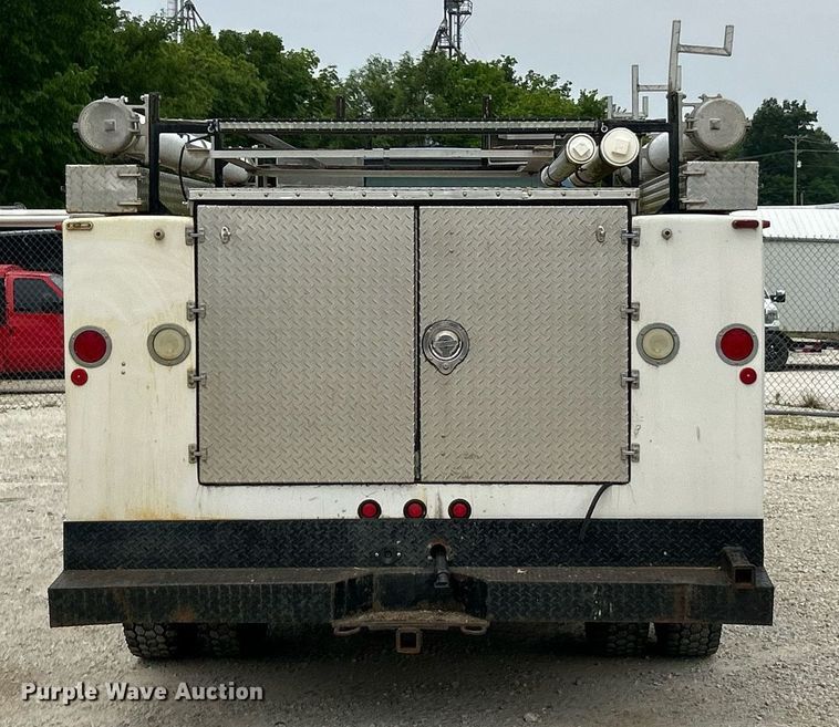 image for item EK8226 1997 Chevrolet C5500 utility / service truck