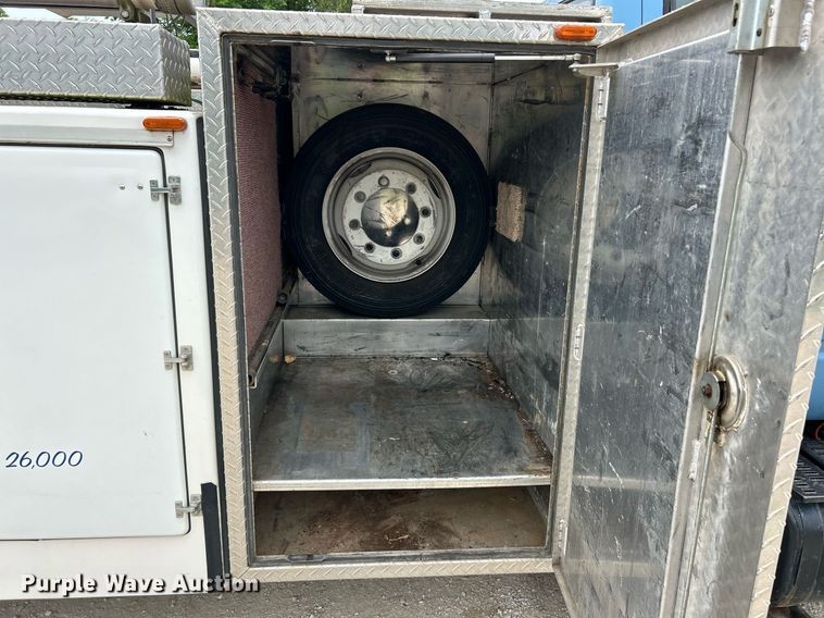 image for item EK8226 1997 Chevrolet C5500 utility / service truck