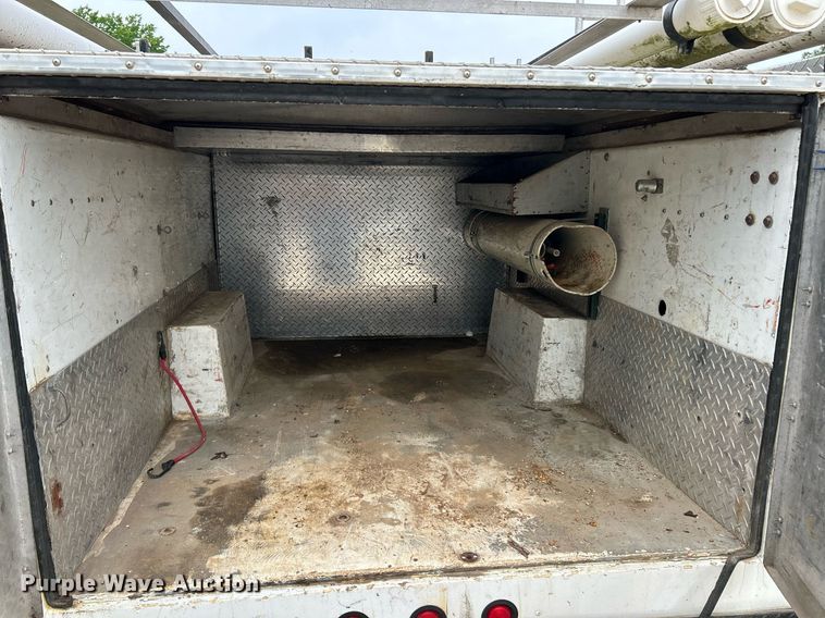 image for item EK8226 1997 Chevrolet C5500 utility / service truck