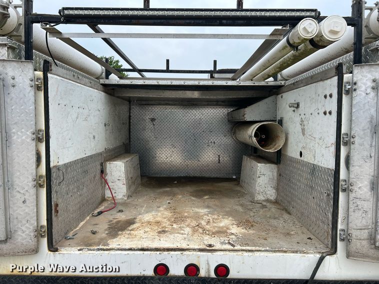 image for item EK8226 1997 Chevrolet C5500 utility / service truck