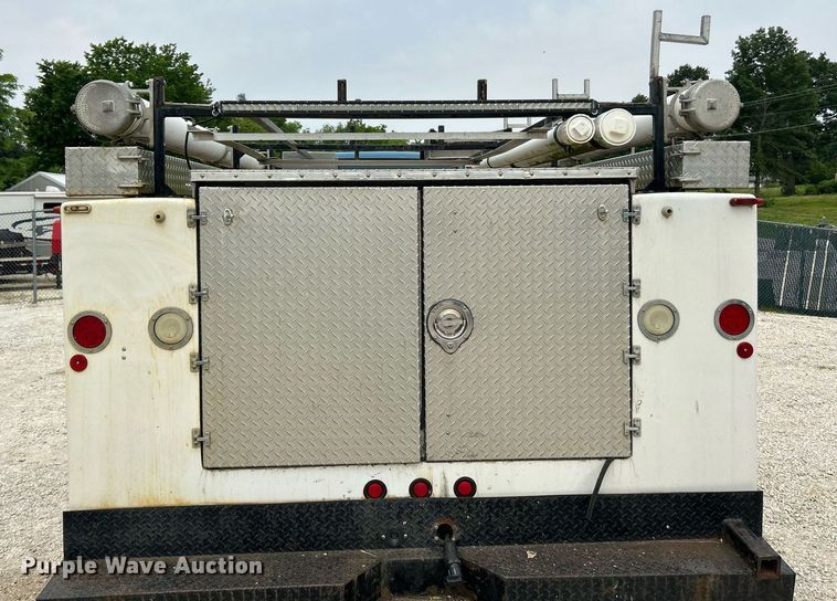 image for item EK8226 1997 Chevrolet C5500 utility / service truck