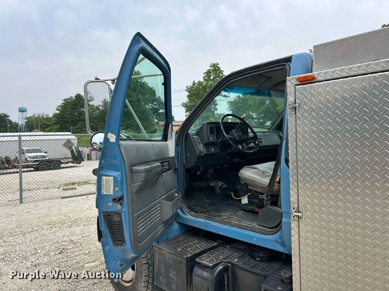 image for item EK8226 1997 Chevrolet C5500 utility / service truck
