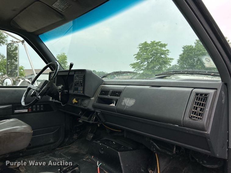 image for item EK8226 1997 Chevrolet C5500 utility / service truck