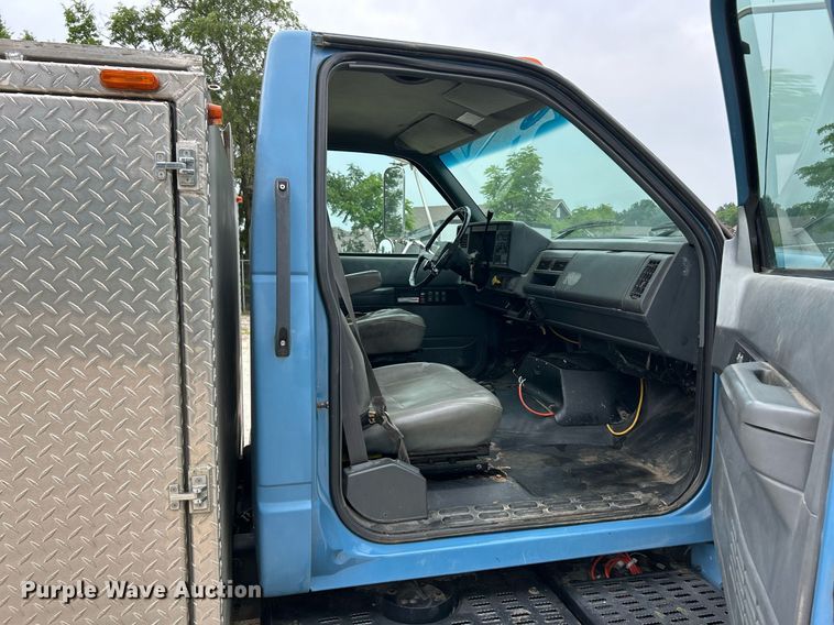 image for item EK8226 1997 Chevrolet C5500 utility / service truck