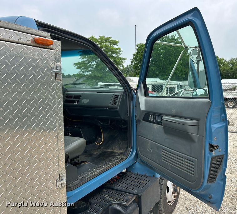 image for item EK8226 1997 Chevrolet C5500 utility / service truck