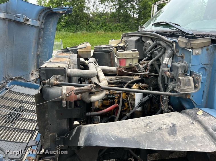 image for item EK8226 1997 Chevrolet C5500 utility / service truck