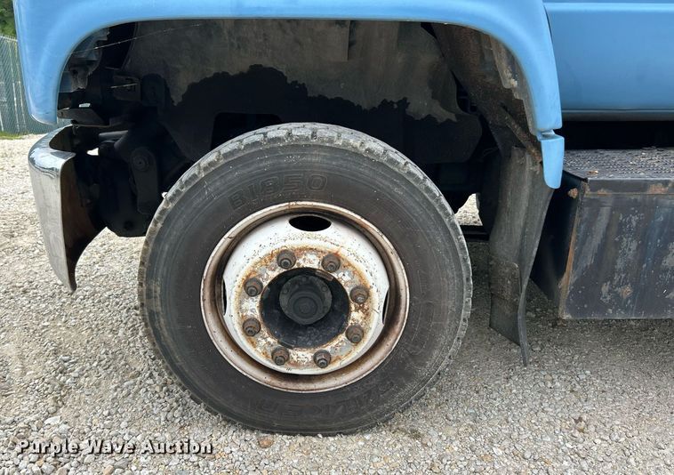 image for item EK8226 1997 Chevrolet C5500 utility / service truck