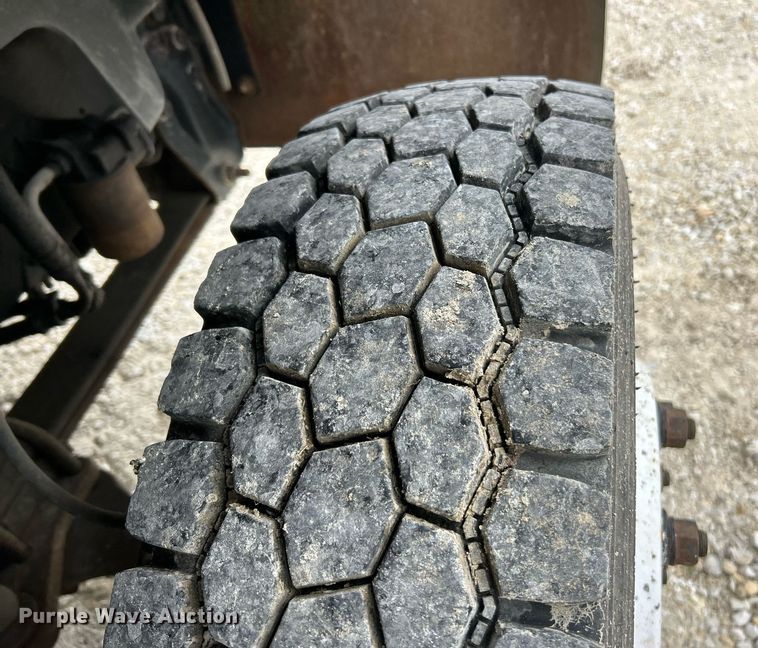 image for item EK8226 1997 Chevrolet C5500 utility / service truck