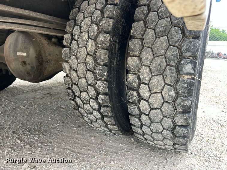 image for item EK8226 1997 Chevrolet C5500 utility / service truck