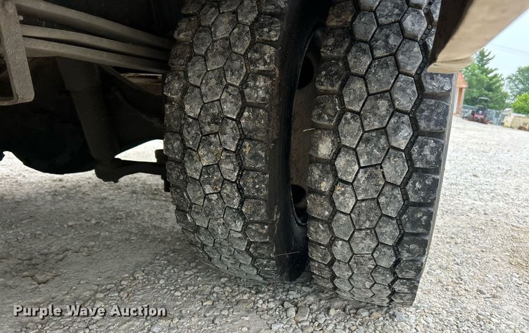 image for item EK8226 1997 Chevrolet C5500 utility / service truck