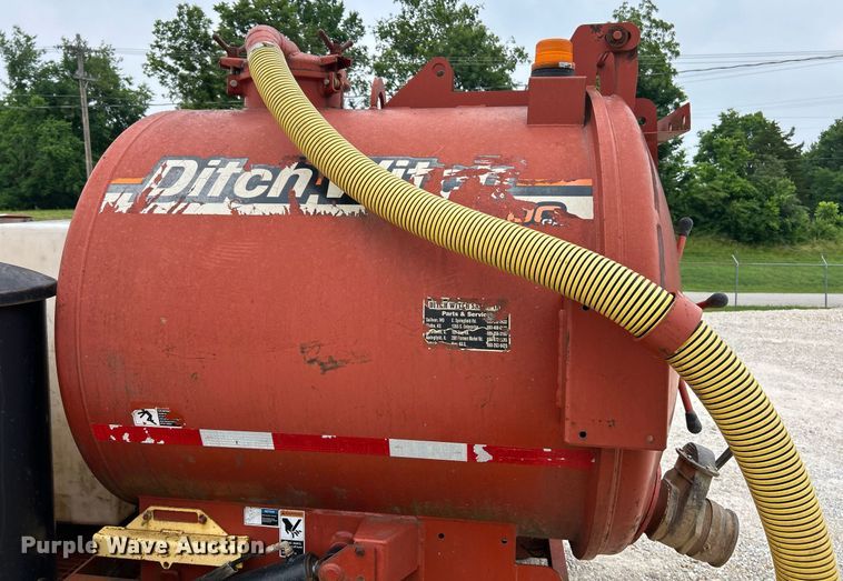 image for item EK8229 2005 Ditch Witch FX30 vacuum excavator