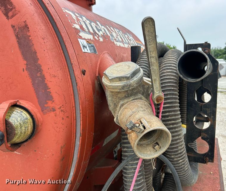 image for item EK8229 2005 Ditch Witch FX30 vacuum excavator