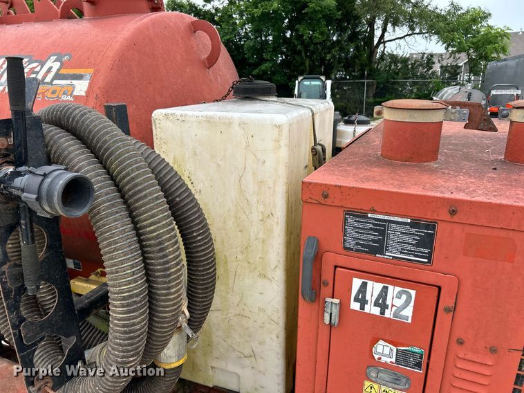 image for item EK8229 2005 Ditch Witch FX30 vacuum excavator