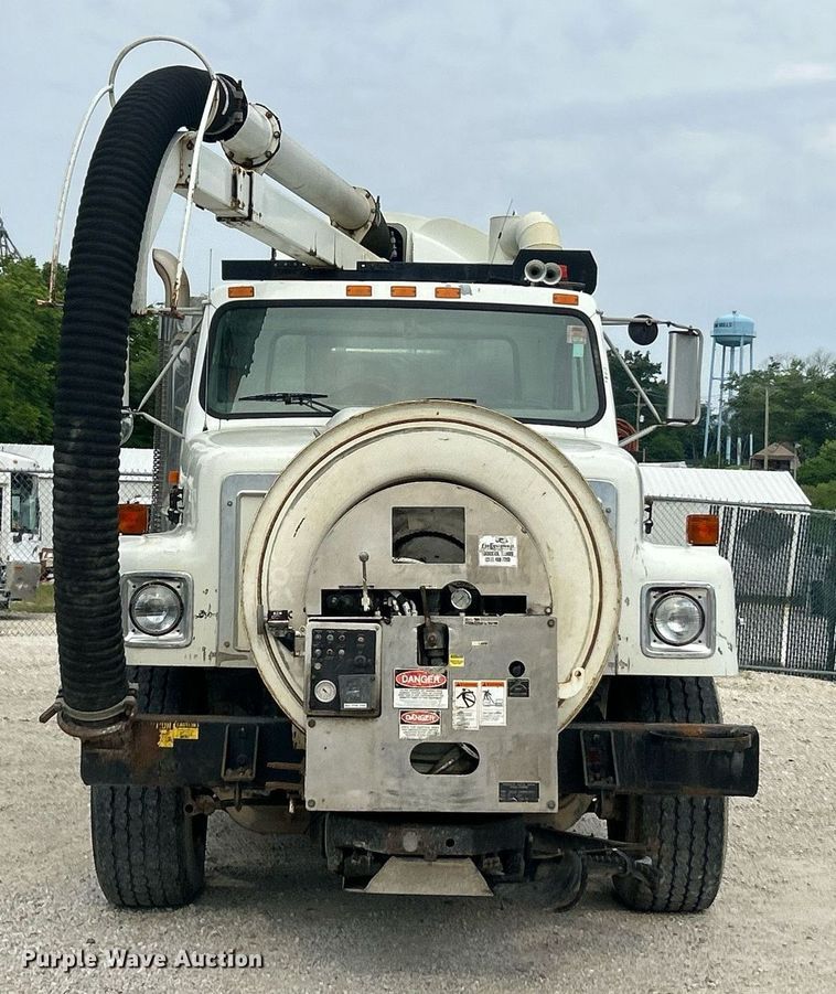 image for item EK8230 2002 International 2554 sewer jetter truck