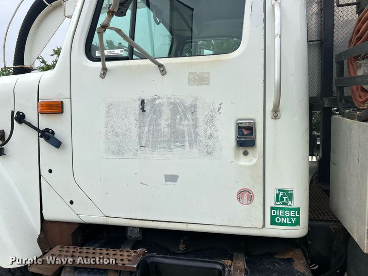 image for item EK8230 2002 International 2554 sewer jetter truck