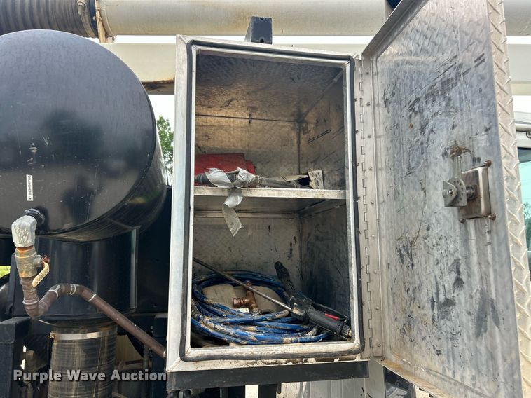 image for item EK8230 2002 International 2554 sewer jetter truck