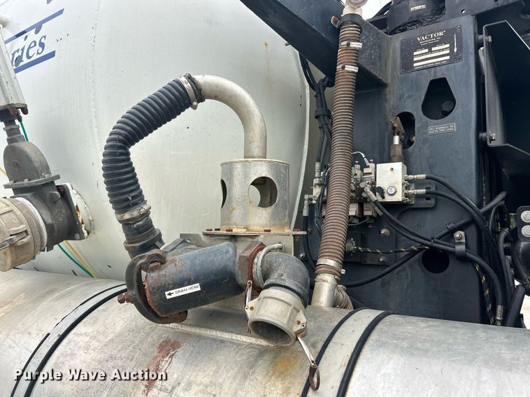 image for item EK8230 2002 International 2554 sewer jetter truck