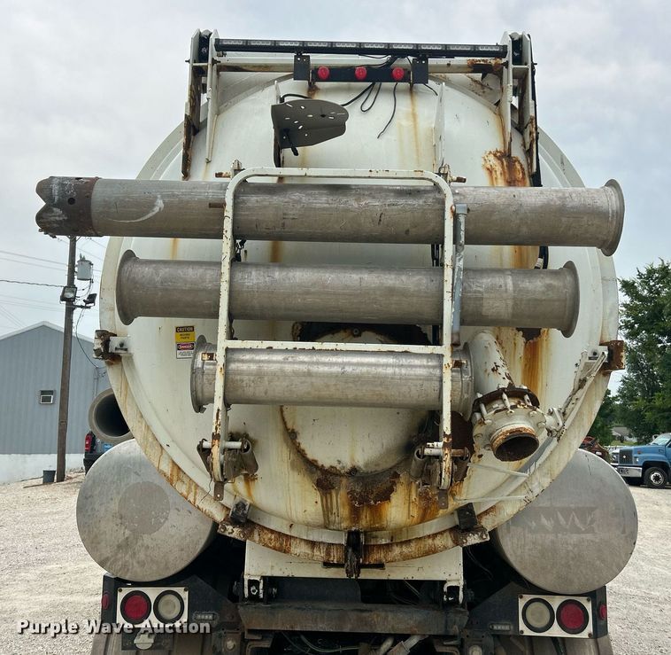 image for item EK8230 2002 International 2554 sewer jetter truck