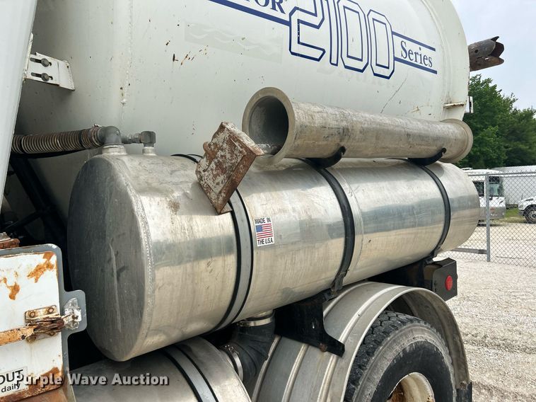 image for item EK8230 2002 International 2554 sewer jetter truck