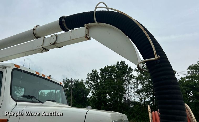 image for item EK8230 2002 International 2554 sewer jetter truck