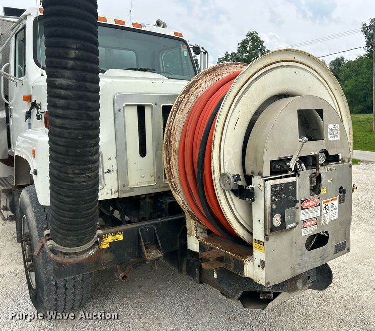 image for item EK8230 2002 International 2554 sewer jetter truck