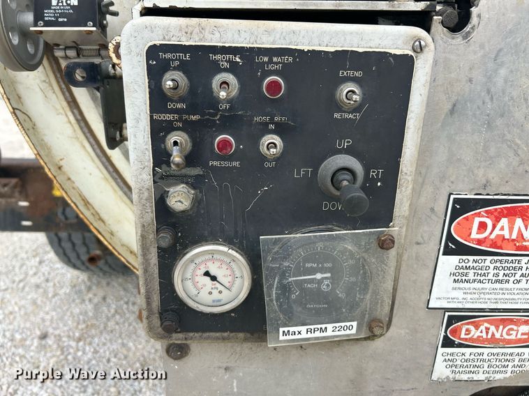 image for item EK8230 2002 International 2554 sewer jetter truck