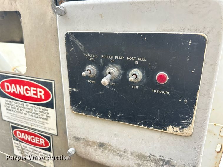 image for item EK8230 2002 International 2554 sewer jetter truck