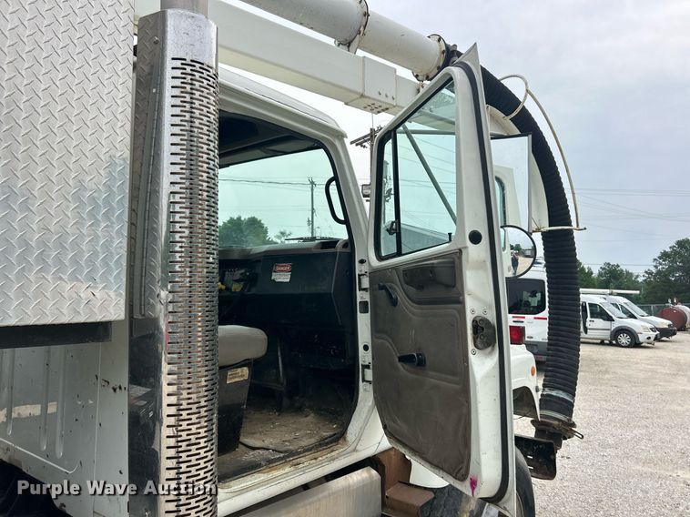 image for item EK8230 2002 International 2554 sewer jetter truck