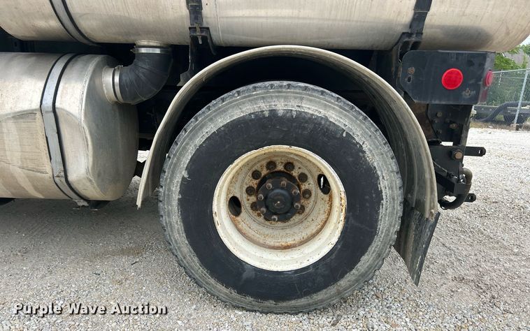 image for item EK8230 2002 International 2554 sewer jetter truck