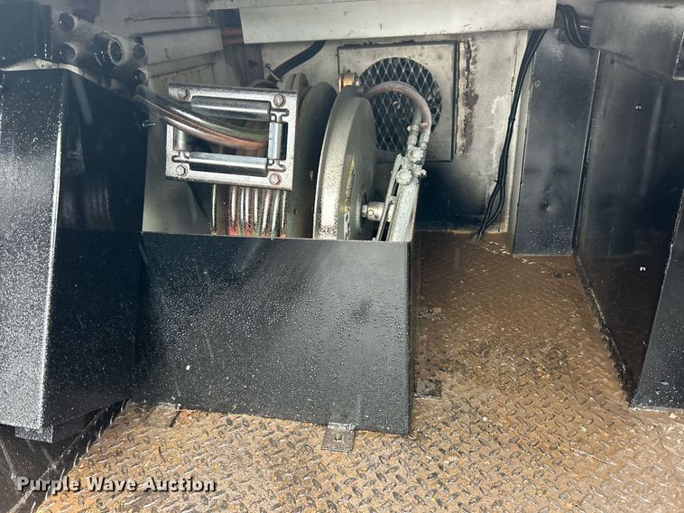 image for item EK8238 2010 Ford F750 Super Duty XL utility / service truck