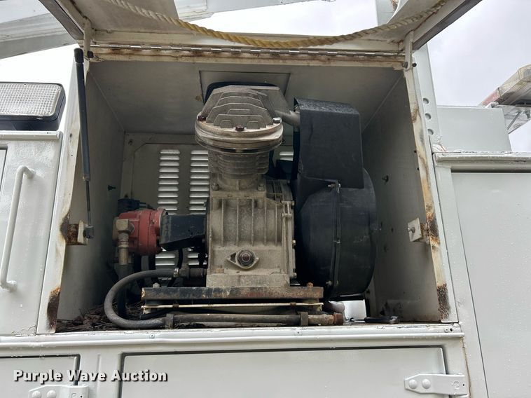 image for item EK8238 2010 Ford F750 Super Duty XL utility / service truck