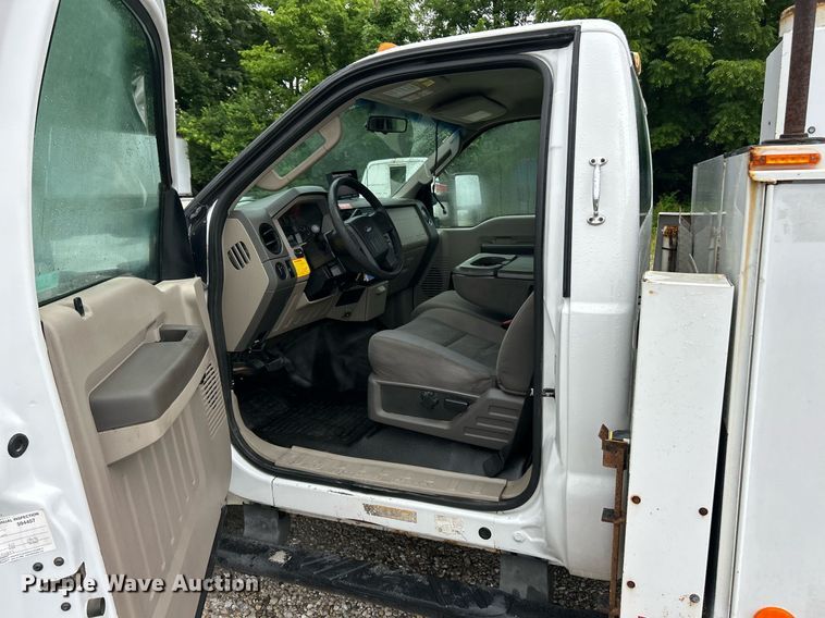image for item EK8239 2009 Ford F550 Super Duty XL bucket truck