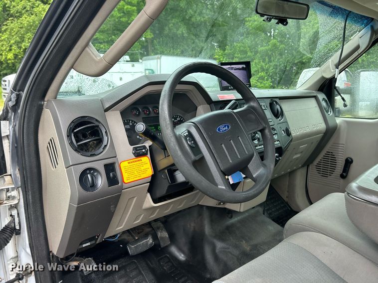 image for item EK8239 2009 Ford F550 Super Duty XL bucket truck