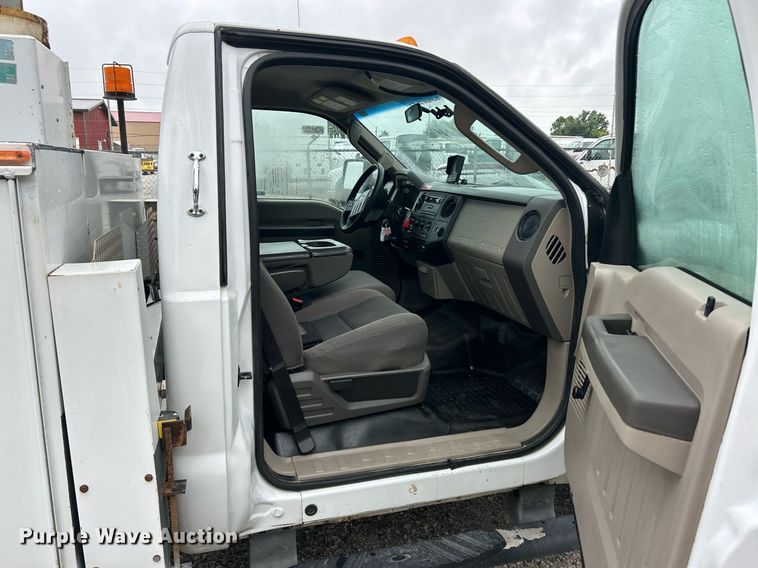image for item EK8239 2009 Ford F550 Super Duty XL bucket truck