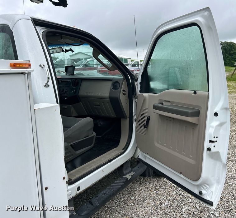 image for item EK8239 2009 Ford F550 Super Duty XL bucket truck