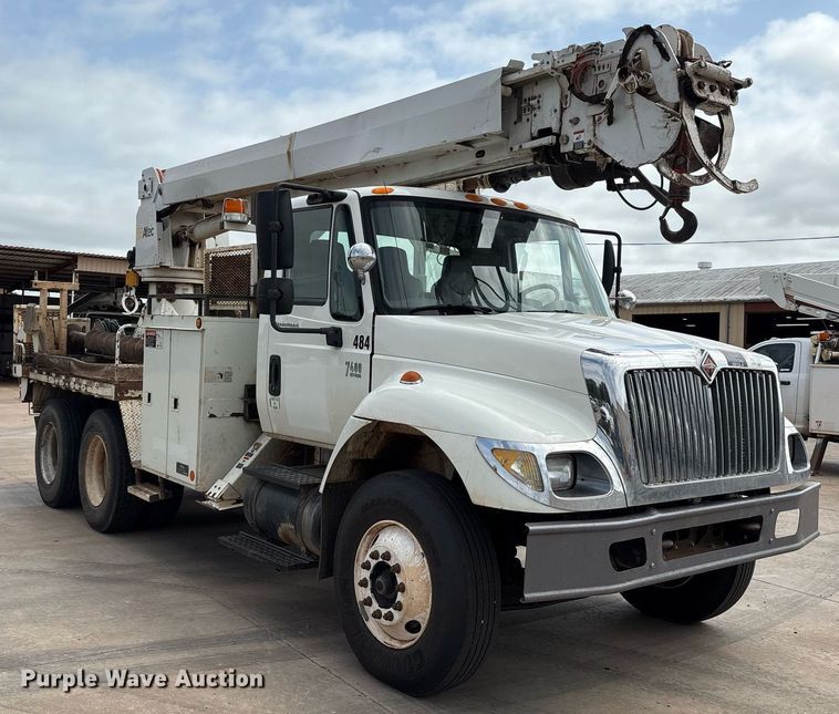 image for item EL2121 2006 International 7400 digger derrick truck