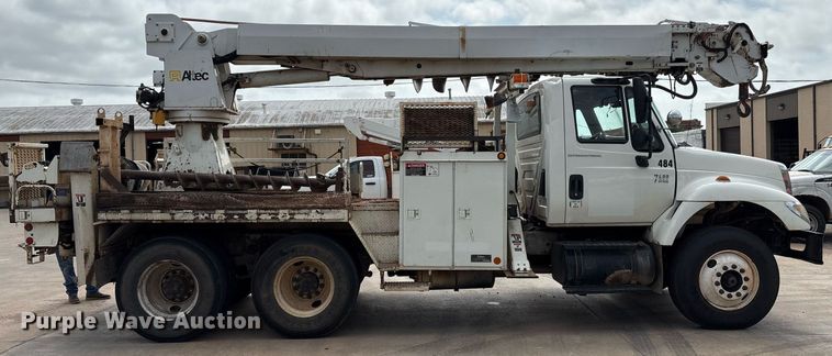 image for item EL2121 2006 International 7400 digger derrick truck