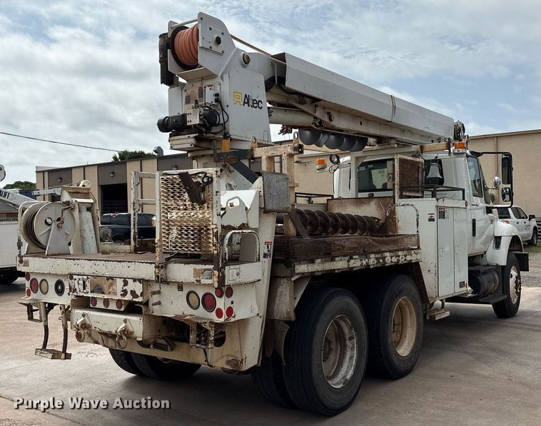 image for item EL2121 2006 International 7400 digger derrick truck