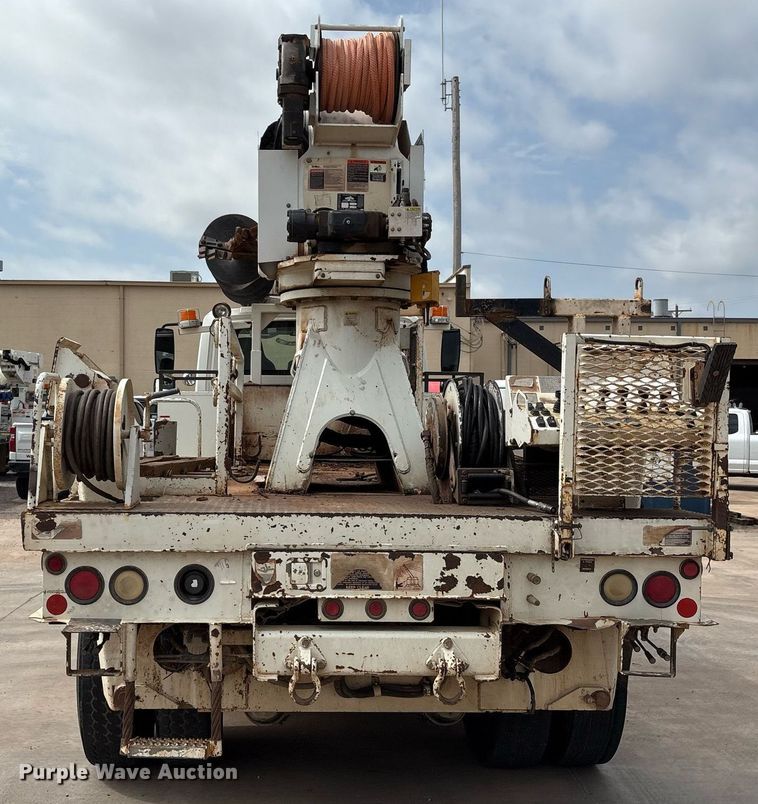 image for item EL2121 2006 International 7400 digger derrick truck