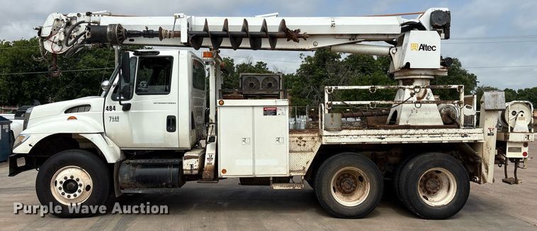 image for item EL2121 2006 International 7400 digger derrick truck