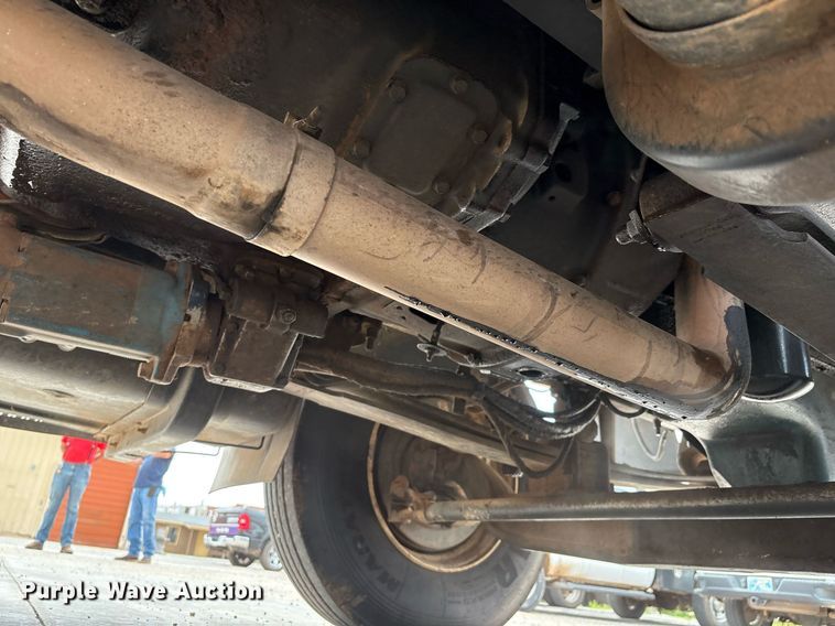 image for item EL2121 2006 International 7400 digger derrick truck