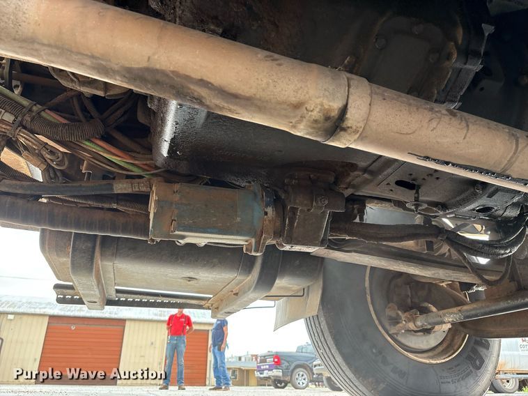 image for item EL2121 2006 International 7400 digger derrick truck