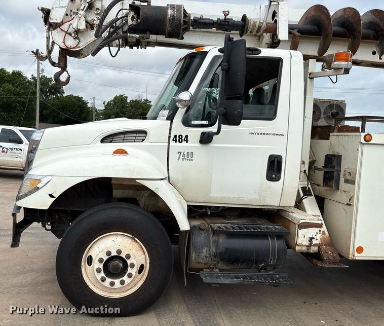 image for item EL2121 2006 International 7400 digger derrick truck