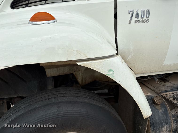 image for item EL2121 2006 International 7400 digger derrick truck