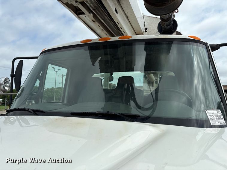 image for item EL2121 2006 International 7400 digger derrick truck