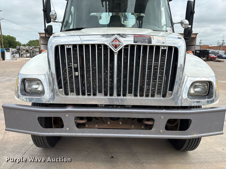 image for item EL2121 2006 International 7400 digger derrick truck