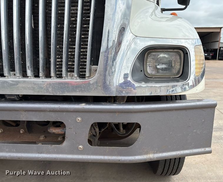 image for item EL2121 2006 International 7400 digger derrick truck