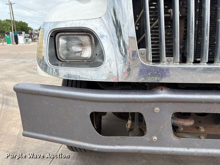 image for item EL2121 2006 International 7400 digger derrick truck